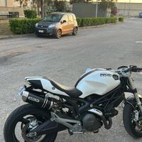 Ducati monster 696