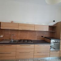 Cucina completa componibile effetto legno. 