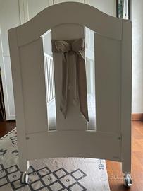 Lettino bianco usato pochissimo