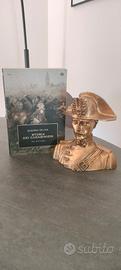 statuetta carabinieri e libro arma