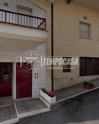 FABBRICATO SU TRE PIANI PER ATTIVITA' INDUSTRIALE