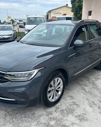VOLKSWAGEN Tiguan 2.0 TDI 150 CV SCR DSG Life