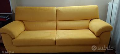 divano  4 posti +letto matrimoniale grande+ puff 