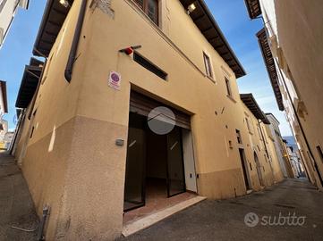4 LOCALI A L'AQUILA