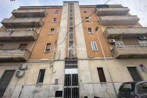 5 LOCALI A CANOSA DI PUGLIA