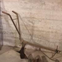 Vecchio aratro antico