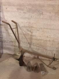 Vecchio aratro antico