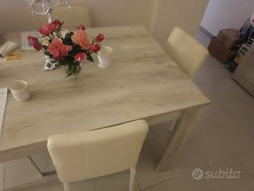 tavolo come nuovo con 4 sedie 