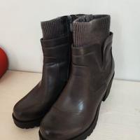Stivaletto anfibio congambale elasticizzato