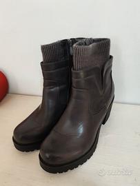 Stivaletto anfibio congambale elasticizzato