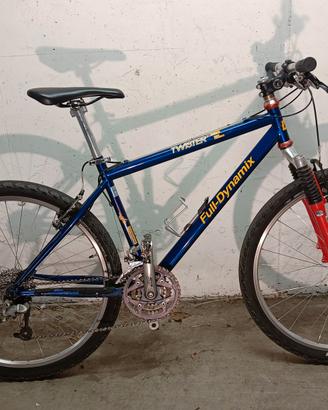 Bicicletta da città svago strade forestali 