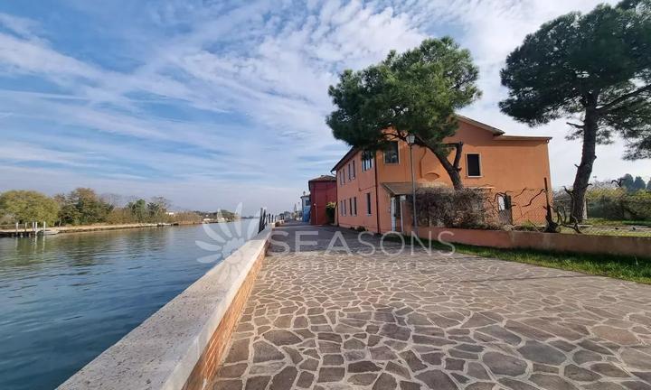 VILLA SINGOLA DIVISA IN TRE UNITA A MAZZORBO