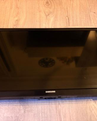 Televisore 24 pollici Samsung nero