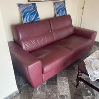 Divano in vera pelle bordeaux – elegante e comodo