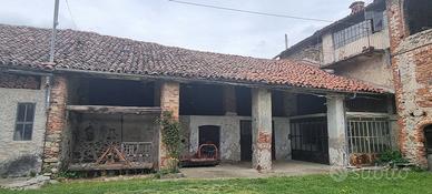 Fabbricato rurale con ampio terreno