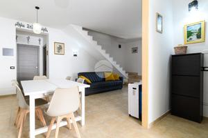 PORZIONE DI BIFAMILIARE A ROMA