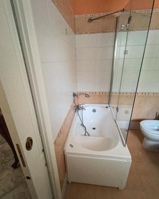 Vasca da bagno Acqualife con vetro paraschizzi. 