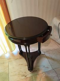 Coppia comodini / tavolini rotondi in legno scuro