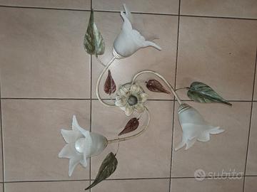 Coppia di lampadari floreali stile shabby chic".