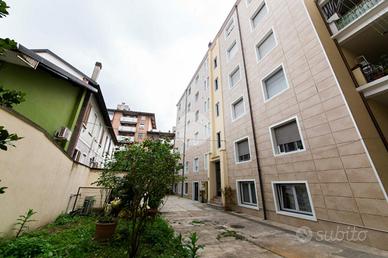 MONOLOCALE A MILANO