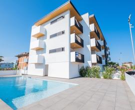 Elegante Trilocale con Piscina a Jesolo - O