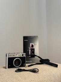 Fujifilm Instax mini Evo - nera + polaroid
