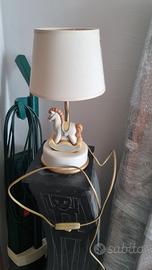 Lampada da tavolo Egan cavallino