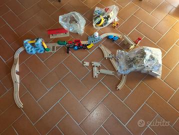 Set BRIO ferrovia in legno con trenini e accessori