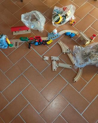 Set BRIO ferrovia in legno con trenini e accessori