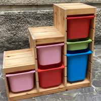 Scaffale in legno per cameretta