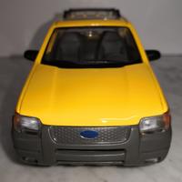 FORD ESCAPE, 1/24 MAISTO