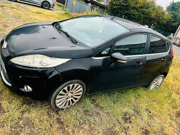 Fanali anteriori e posteriori Ford fiesta