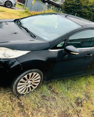 Fanali anteriori e posteriori Ford fiesta