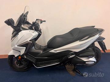 Scooter Honda Forza 350