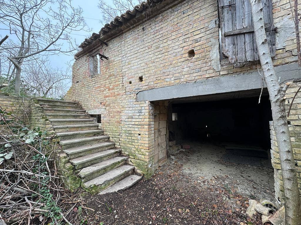 Rudere con terreno - Porto San Giorgio - Vista 3