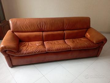 Raro divano a tra posti anni 70.