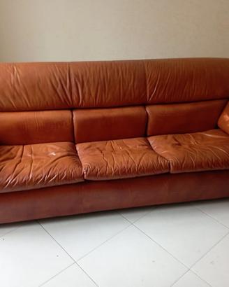 Raro divano a tra posti anni 70.