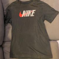 t-shirt nike nera