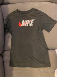t-shirt nike nera