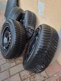 4 Gomme invernali con cerchi