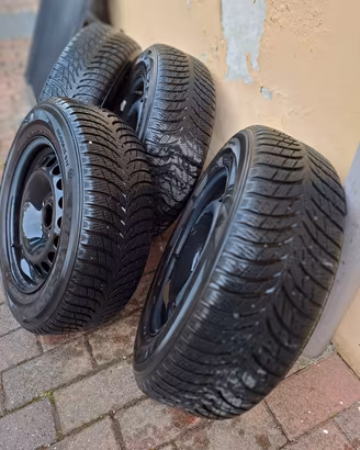 4 Gomme invernali con cerchi