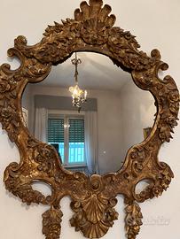 Specchio antico in legno pregiato