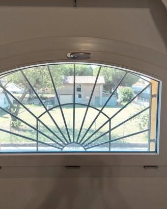 Finestra ad arco in PVC 