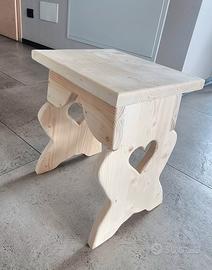 Sgabelli Artigianali in Legno Massello – Fatti a M