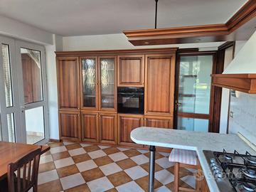 Cucina completa di elettrodomestici