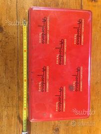 Vecchia scatola in latta cioccolato e caramelle