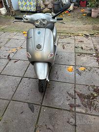 Vespa et4 125
