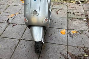 Vespa et4 125