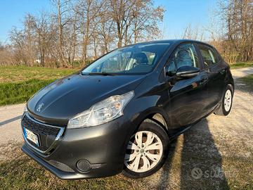 PEUGEOT 208  benzina pochi km 