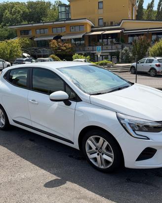 RENAULT CLIO 1.6 E-TECH HYBRID